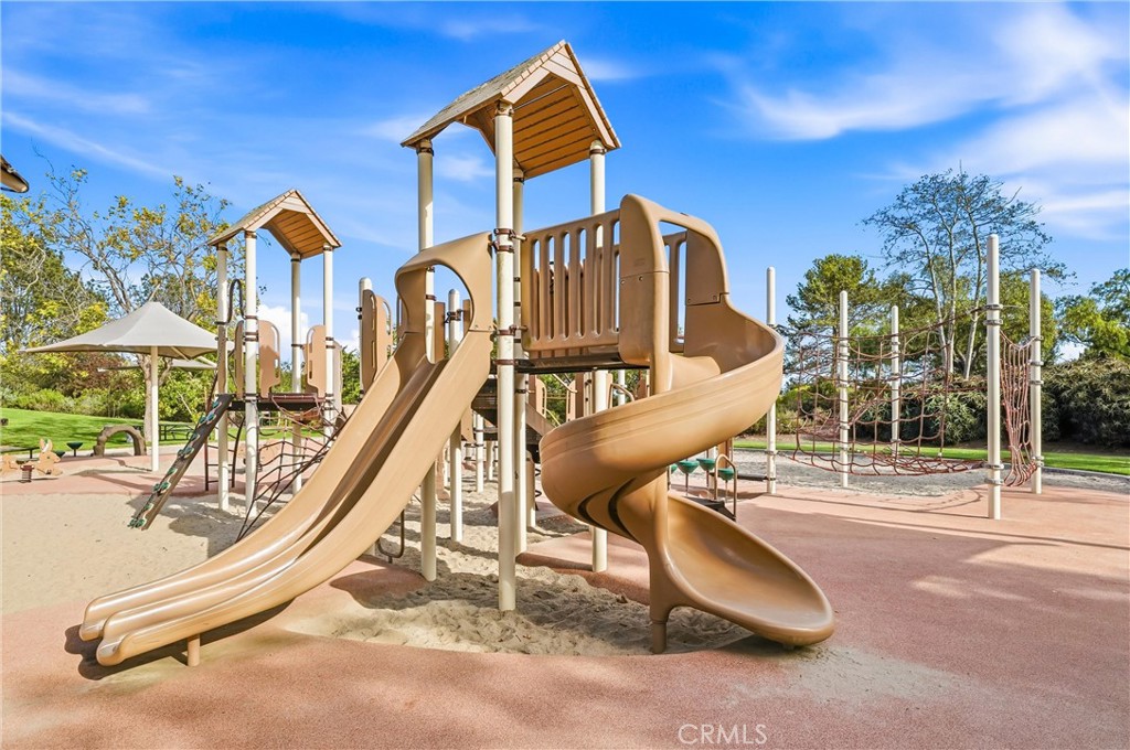 https://media.crmls.org/medias/58f6dea1-d470-4f1c-b6e1-1ca28aa749d9.jpg?preset=X-Large