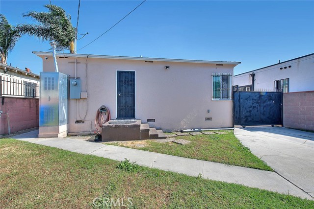 Detail Gallery Image 32 of 44 For 355 E Century Bld, Los Angeles,  CA 90003 - 2 Beds | 1 Baths