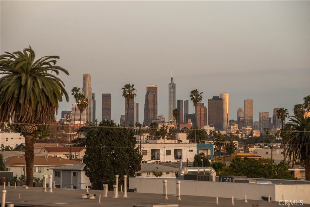 https://media.crmls.org/medias/58f900a5-e5d5-4aeb-85c7-9d0ca386054c.jpg?preset=X-Large