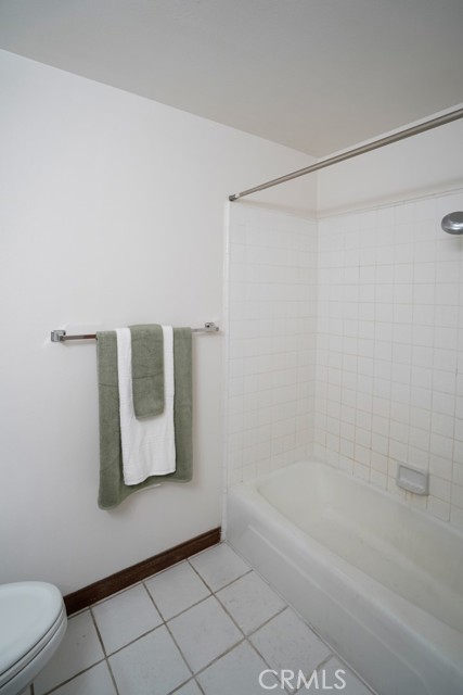 17200 Newhope Street, Fountain Valley CA: https://media.crmls.org/medias/58f942de-d273-4eaa-aa6c-9a667e3ebdfb.jpg