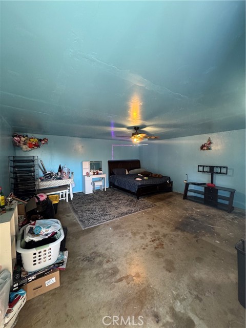 1004 Paloma Street, Bakersfield CA: https://media.crmls.org/medias/58f971f2-8f73-47b6-8af3-ac921f676c73.jpg