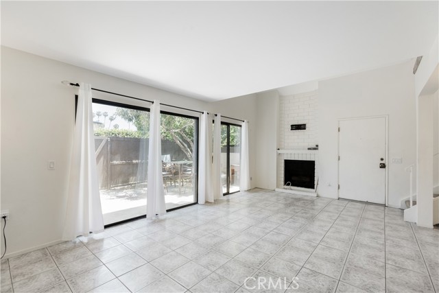 Detail Gallery Image 7 of 39 For 1693 S Heritage Cir, Anaheim,  CA 92804 - 3 Beds | 2 Baths