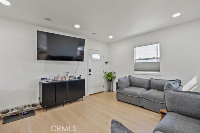 766 Harding Ave, San Fernando CA: https://media.crmls.org/medias/58fac58f-36ce-4105-b00d-ac1672744a1e.jpg