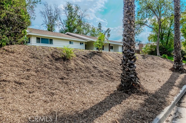 2304 Oak Crest Dr, Riverside, CA 92506