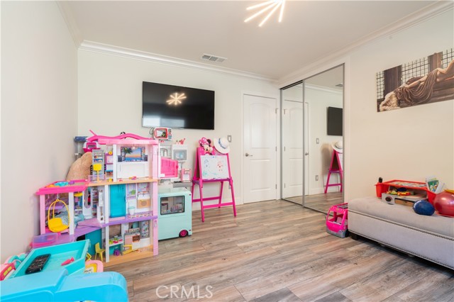 9434 Mclennan Avenue, Northridge CA: https://media.crmls.org/medias/58fc4d91-b257-4f79-8777-8ff49db010b9.jpg