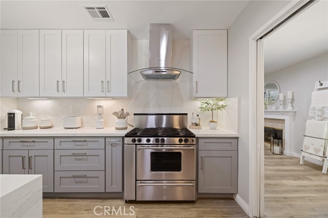 7027 Shoshone Avenue, Van Nuys CA: https://media.crmls.org/medias/58fc7789-8f77-4b00-8c1b-99725d7f58ab.jpg