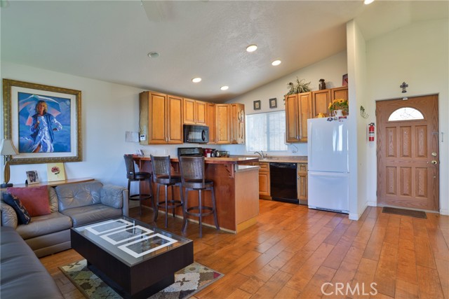 Detail Gallery Image 9 of 56 For 23377 Crestview Ln, Crestline,  CA 92325 - 3 Beds | 2 Baths