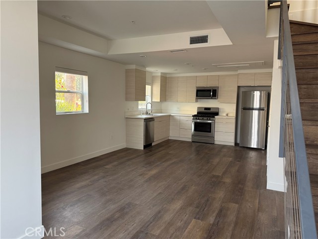 Detail Gallery Image 4 of 8 For 1245 N New Hampshire Ave #1, Los Angeles,  CA 90029 - 3 Beds | 3/1 Baths