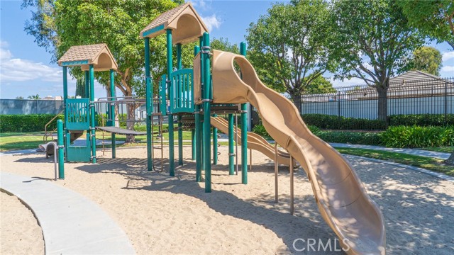 Detail Gallery Image 17 of 36 For 21 Fillmore, Irvine,  CA 92620 - 4 Beds | 2/1 Baths