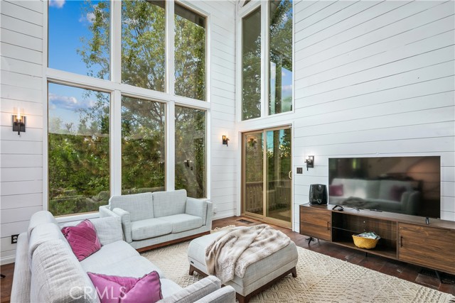 332 Grizzly Road, Lake Arrowhead CA: https://media.crmls.org/medias/5902cdb1-50a6-44c9-95ce-3be28706e5d6.jpg