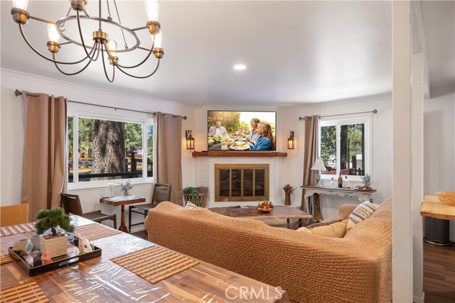 39309 Peak Lane, Big Bear Lake CA: https://media.crmls.org/medias/5902e0b9-d396-4cee-93ab-9424cd5f6854.jpg