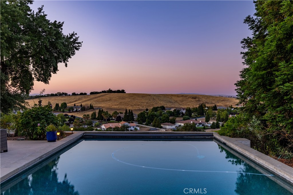 https://media.crmls.org/medias/5903385f-4cfa-48dd-be75-323068fb6bc5.jpg?preset=X-Large
