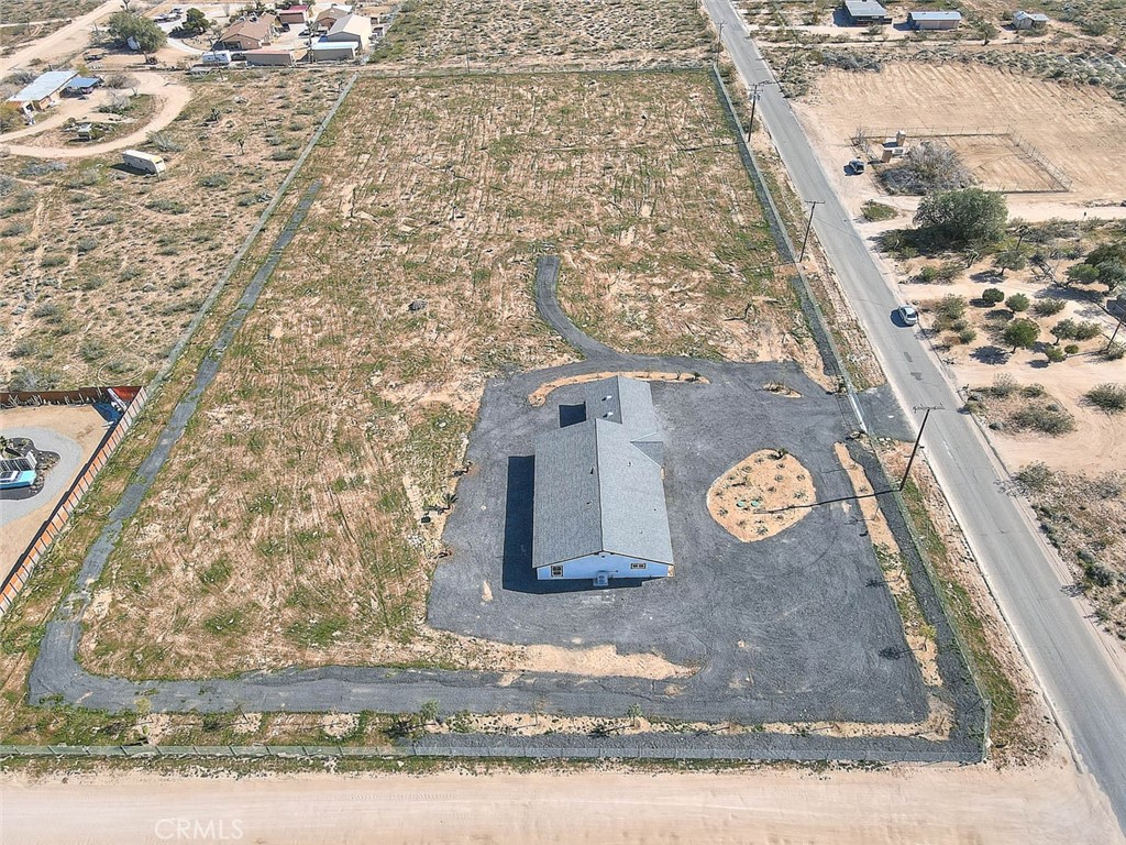 https://media.crmls.org/medias/590364ef-26c3-44b2-9df4-fd68b9f8ed95.jpg?preset=X-Large