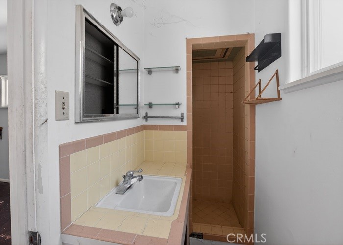 https://media.crmls.org/medias/5903bbab-87b1-4e94-b0e6-bbea4009ccc1.jpg?preset=X-Large