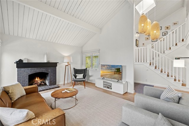 Detail Gallery Image 5 of 41 For 3121 Bern Dr, Laguna Beach,  CA 92651 - 5 Beds | 2/1 Baths