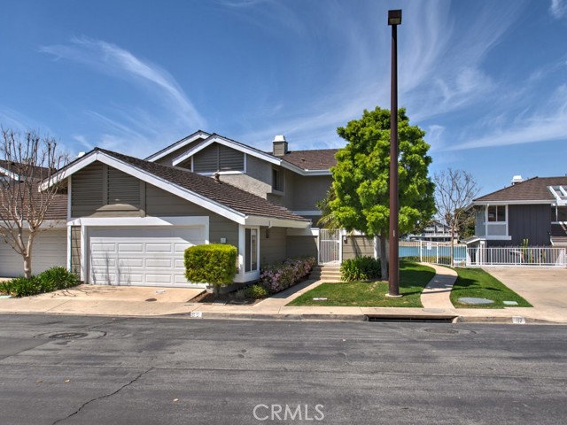 Detail Gallery Image 1 of 29 For 65 Lakeshore #13,  Irvine,  CA 92604 - 4 Beds | 3 Baths