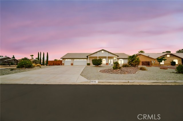 12710 Yorkshire Drive, Apple Valley CA: https://media.crmls.org/medias/5905b051-1cc8-4599-980f-2714c9d3e6bf.jpg