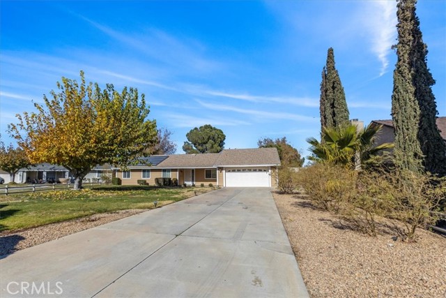 Detail Gallery Image 2 of 46 For 12852 Mountain Shadows Ct, Victorville,  CA 92392 - 4 Beds | 2 Baths