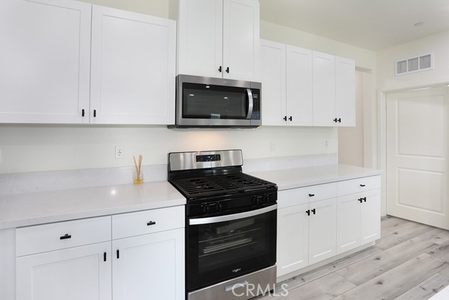 Detail Gallery Image 12 of 28 For 4067 Summer, Corona,  CA 92883 - 3 Beds | 2 Baths