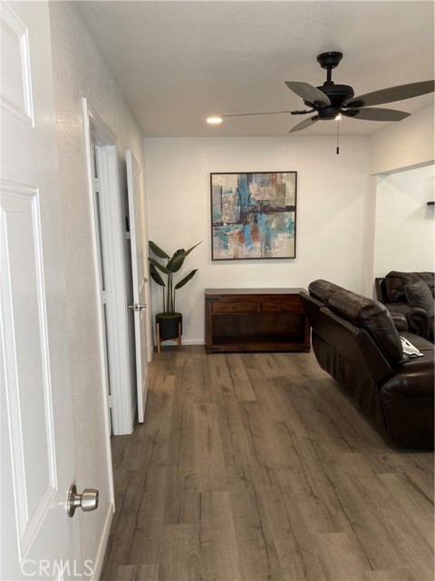 723 N Quince Avenue, Upland CA: https://media.crmls.org/medias/5906ea7d-dc8c-429b-b92b-b5e7c6812291.jpg