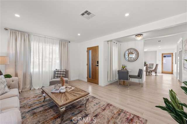 Detail Gallery Image 5 of 36 For 8502 Comolette, Downey,  CA 90242 - 3 Beds | 2 Baths