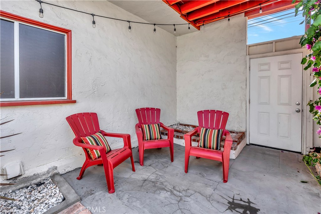 210 Nieto Avenue