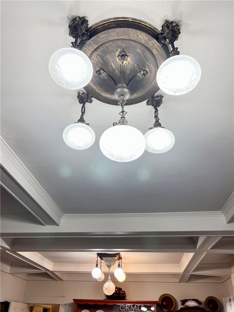 https://media.crmls.org/medias/5909cf82-2f08-40d6-a008-fe209158b68b.jpg?preset=X-Large