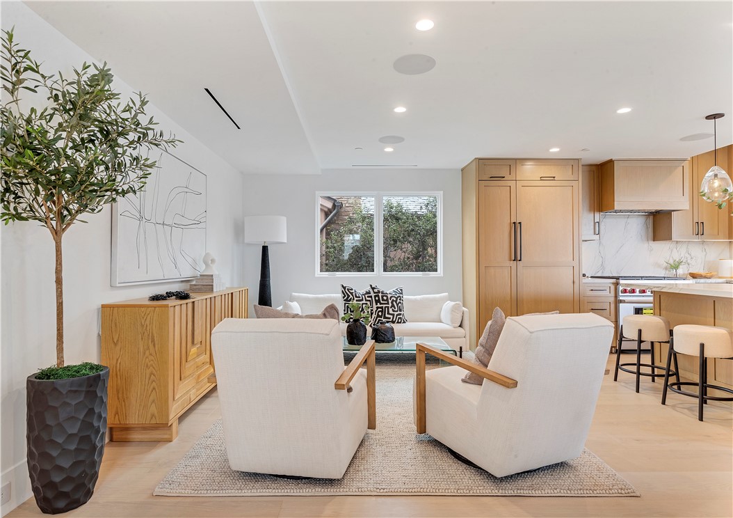 Detail Gallery Image 4 of 23 For 513 1/2 Acacia, Corona Del Mar,  CA 92625 - 2 Beds | 2/1 Baths