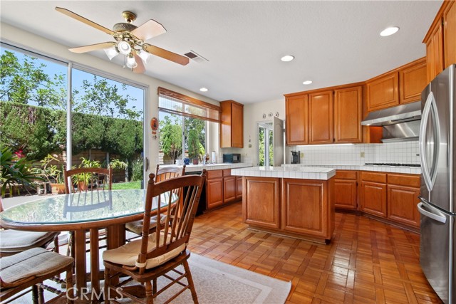 9221 Belcaro Drive, Huntington Beach CA: https://media.crmls.org/medias/590a59a2-b1cd-4854-86ee-90deb7694ed9.jpg