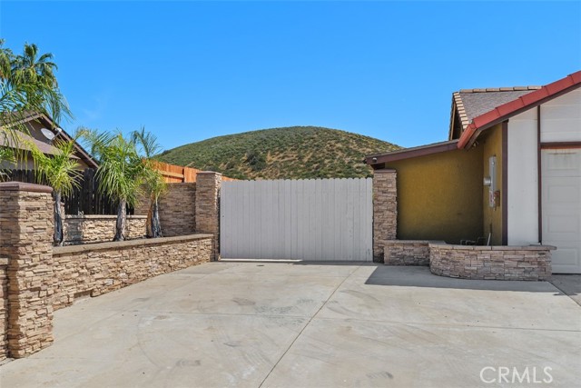 Detail Gallery Image 2 of 24 For 233 Southshore, Lake Elsinore,  CA 92530 - 4 Beds | 2 Baths