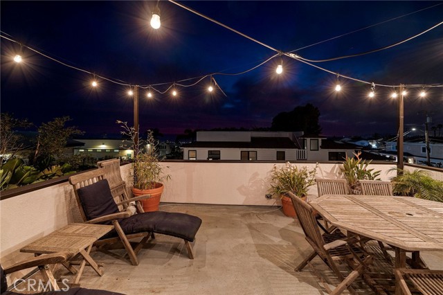 1204 19th Street, Hermosa Beach, California 90254, 3 Bedrooms Bedrooms, ,2 BathroomsBathrooms,Residential,Sold,19th,SB25046452