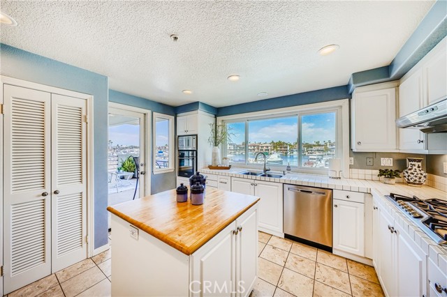 Detail Gallery Image 22 of 39 For 4167 Warner Ave #101,  Huntington Beach,  CA 92649 - 2 Beds | 2 Baths
