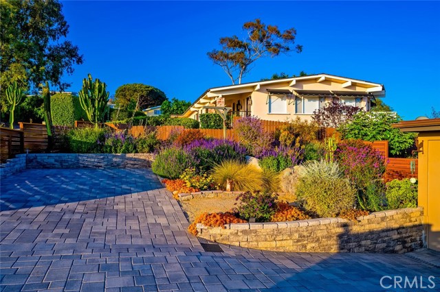 1687 Temple Hills Drive, Laguna Beach CA: https://media.crmls.org/medias/590d1e6a-d722-48cb-ba36-2b4356c52987.jpg