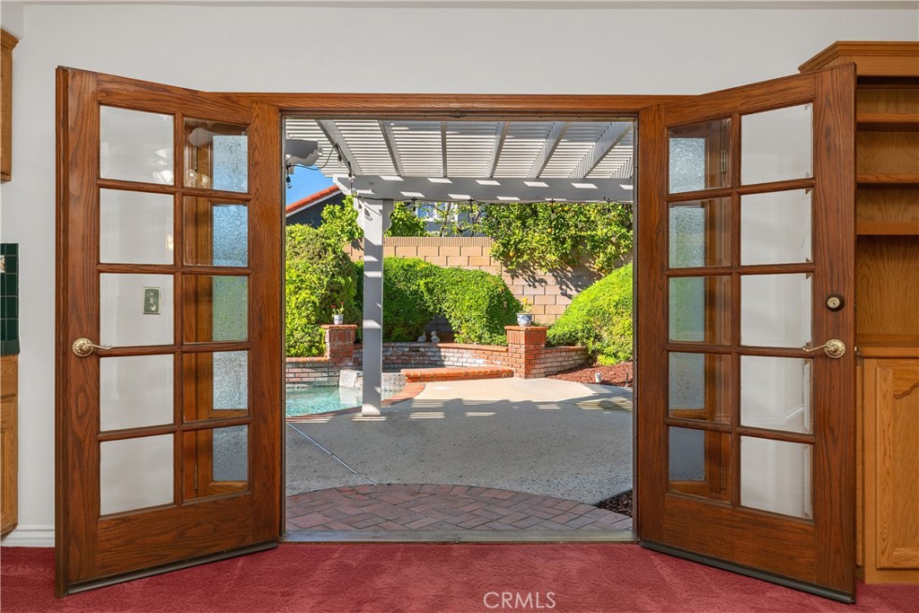 https://media.crmls.org/medias/590d6968-ef7b-4048-b82e-875255b9fde4.jpg?preset=X-Large
