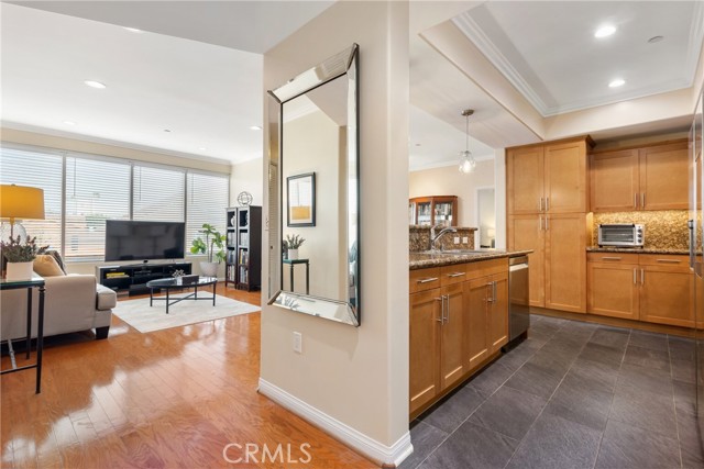 Detail Gallery Image 5 of 40 For 4821 Bakman Ave #206,  North Hollywood,  CA 91606 - 3 Beds | 2 Baths