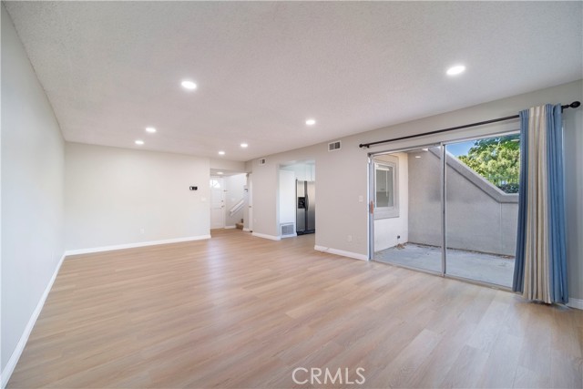 18516 Mayall Street, Northridge CA: https://media.crmls.org/medias/590d8e1d-f415-4f36-87eb-a5a0a809eba1.jpg