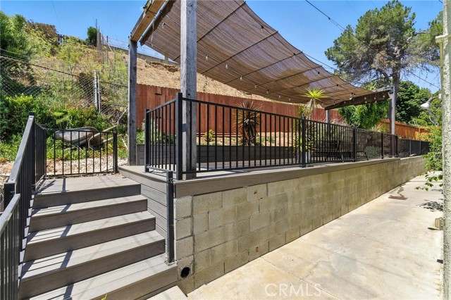 5439 S La Cienega Boulevard, Ladera Heights CA: https://media.crmls.org/medias/590eec1f-ae43-4147-aa5a-bfab4c792738.jpg