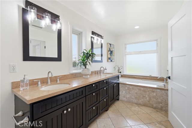 Detail Gallery Image 31 of 49 For 1808 Manzanita Lane, Manhattan Beach,  CA 90266 - 5 Beds | 3 Baths