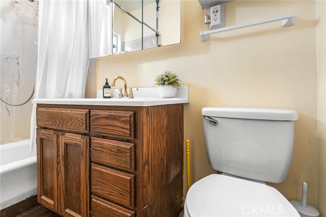 Detail Gallery Image 25 of 34 For 1817 N Hollywood, Burbank,  CA 91505 - 2 Beds | 1 Baths