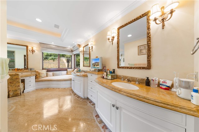 64 Laurel Drive, Rancho Palos Verdes CA: https://media.crmls.org/medias/590f9be9-3ecf-4996-b75c-beafb6d9e470.jpg