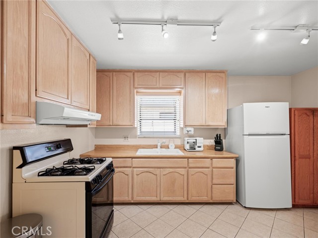 5011 W 133rd Street, Hawthorne CA: https://media.crmls.org/medias/590fe829-8076-4c2e-aea8-4616f824dc21.jpg