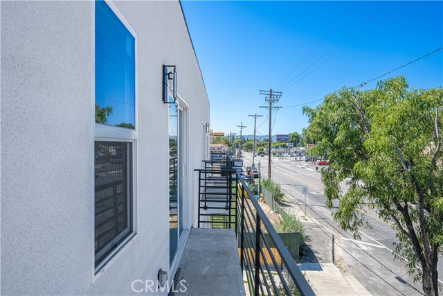 Detail Gallery Image 9 of 29 For 6830 Hazeltine Ave, Van Nuys,  CA 91405 - 4 Beds | 4/1 Baths