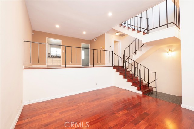 Detail Gallery Image 8 of 39 For 12334 Chandler #C,  Valley Village,  CA 91607 - 2 Beds | 2 Baths