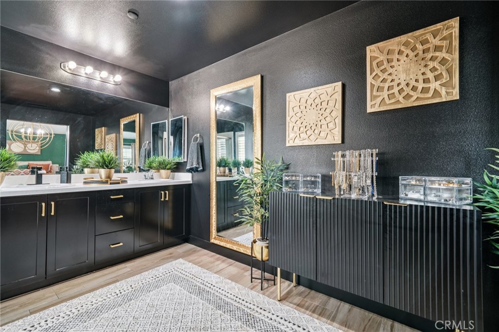https://media.crmls.org/medias/59118e19-2571-43ae-8f61-9975f6ce59e4.jpg?preset=X-Large
