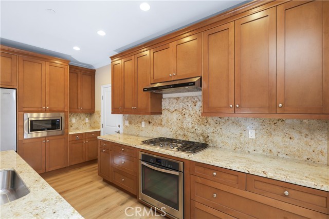 220 Kempton, Irvine CA: https://media.crmls.org/medias/5911f91e-03b5-4d90-b4b3-b206f625ff98.jpg