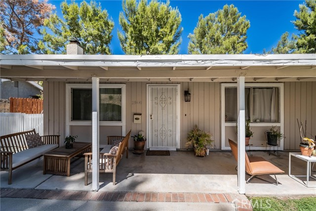 Detail Gallery Image 4 of 22 For 29441 Florabunda Rd, Canyon Country,  CA 91387 - 3 Beds | 2 Baths