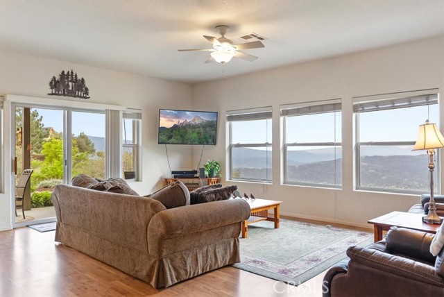 Detail Gallery Image 9 of 73 For 24921 Sunset Way, Tehachapi,  CA 93561 - 2 Beds | 2 Baths