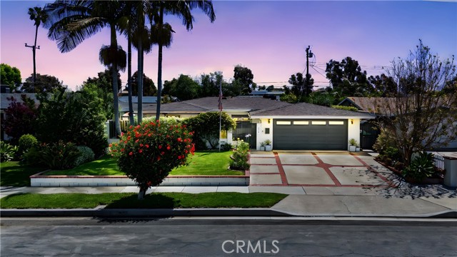 2924 Royal Palm Drive, Costa Mesa CA: https://media.crmls.org/medias/59126413-bc7b-4dd1-ad65-4556b53f8f85.jpg