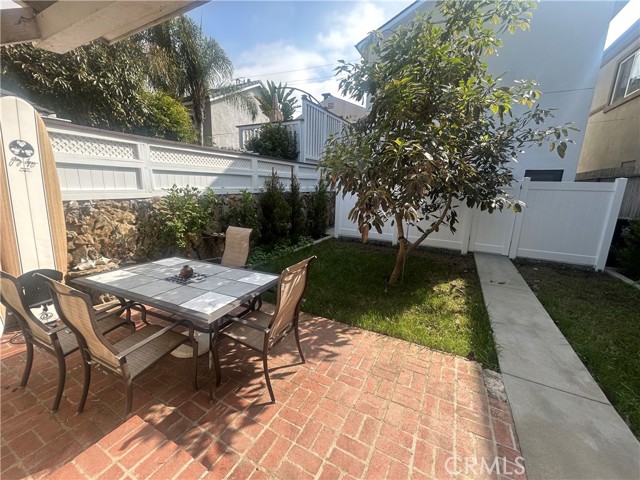 Detail Gallery Image 12 of 17 For 406 11th, Huntington Beach,  CA 92648 - 2 Beds | 1 Baths