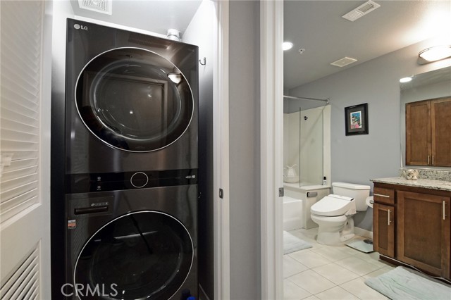 Detail Gallery Image 12 of 28 For 21301 Erwin St #523,  Woodland Hills,  CA 91367 - 2 Beds | 2 Baths